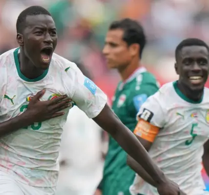 Senegal 5-0 Iraq: Substitute Pape Gueye scores twice as Senegal boost World Cup knockout stage hopes