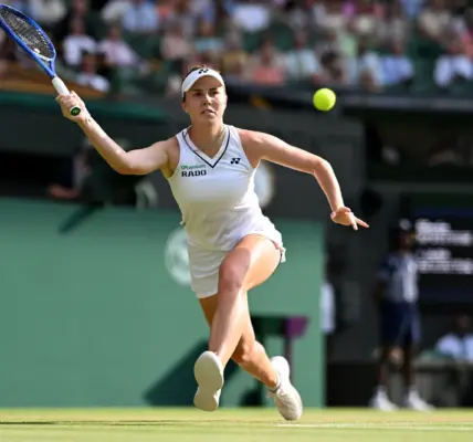 Linda Noskova sees off Marta Kostyuk in style to set up all-Czech Wimbledon final