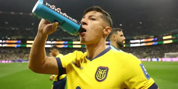 Mexico 2-0 Ecuador: Co-hosts reach last 16 with impressive win at Azteca Stadium